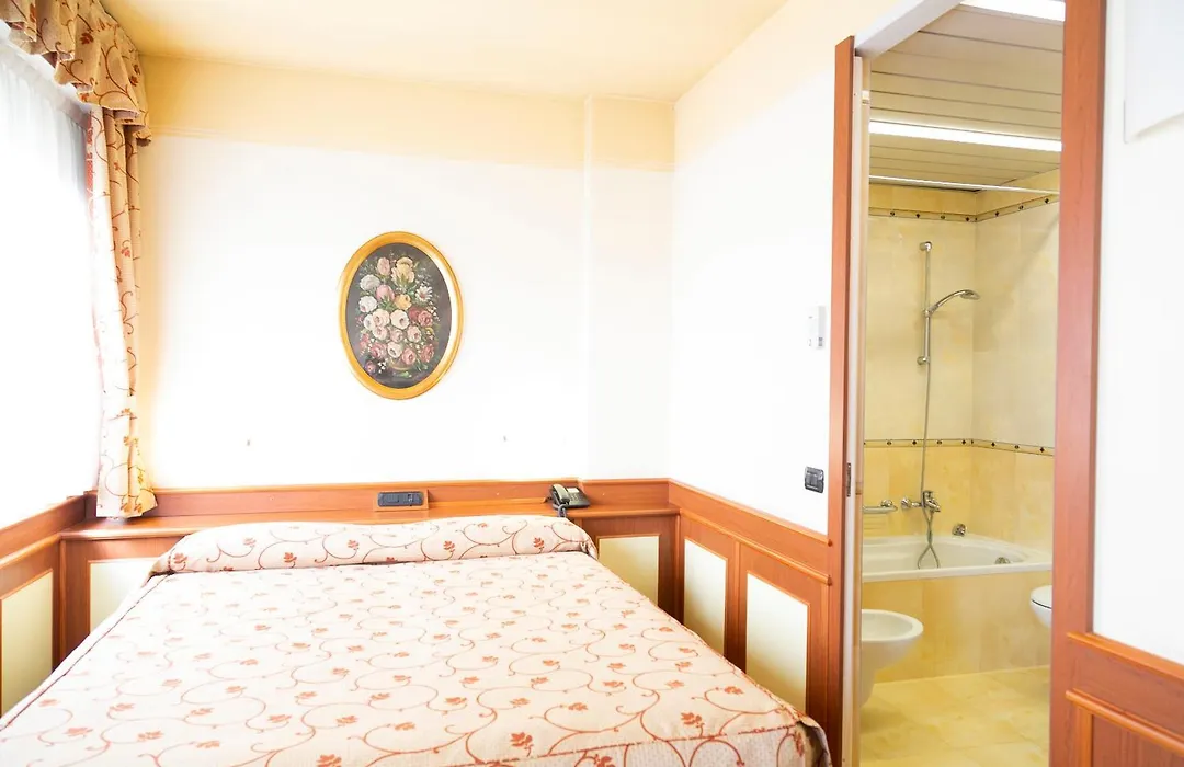 Melas Hotel-1